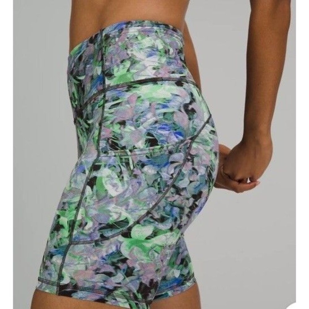 Lululemon Size 4 Fast Free HR Short 8” Pockets Floral Green